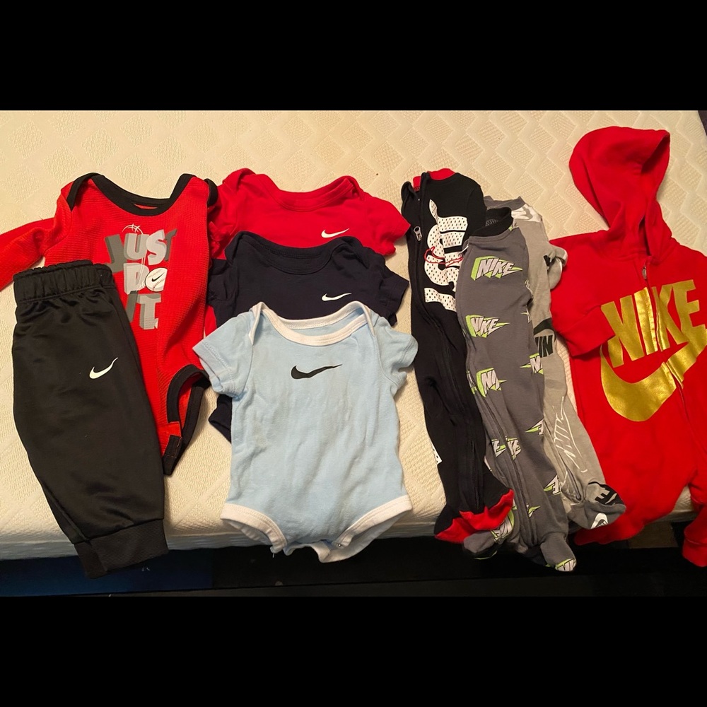 Gently worn infant Nike newborn bundle newborn-3months